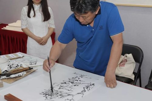2018国粹华艺-沪皖两地艺术名家邀请展交流会在华地文化艺术中心隆重